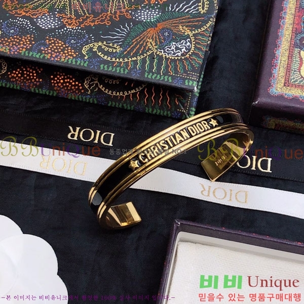 ��� ���� D833104-2