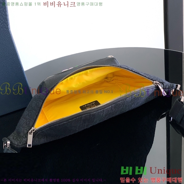 #��� ���̴� 2.0 KAWS ��Ʈ�� 1ESBO077-1